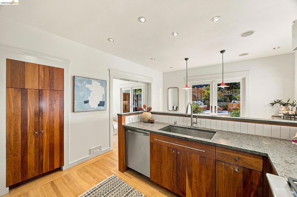293 Santa Clara Ave. Property Photo 20