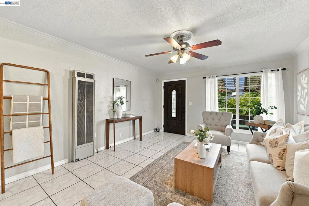 22730 Souza Ct Property Photo 4