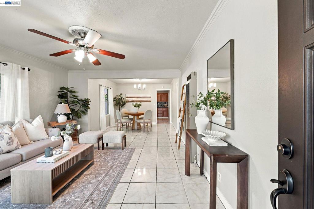 22730 Souza Ct Property Photo 5
