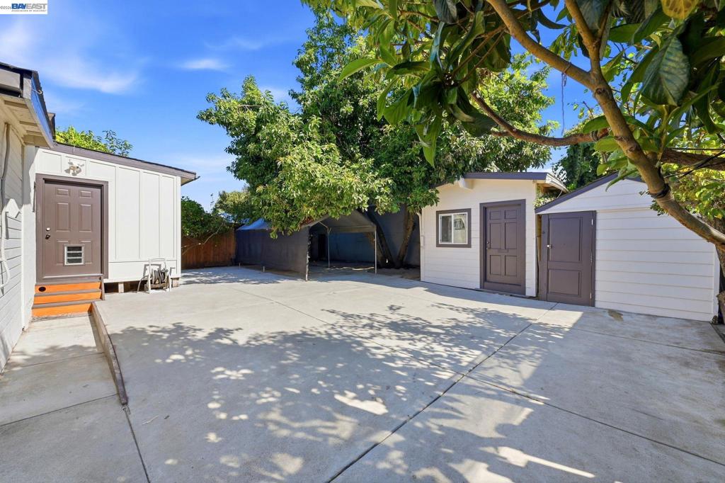 22730 Souza Ct Property Photo 14