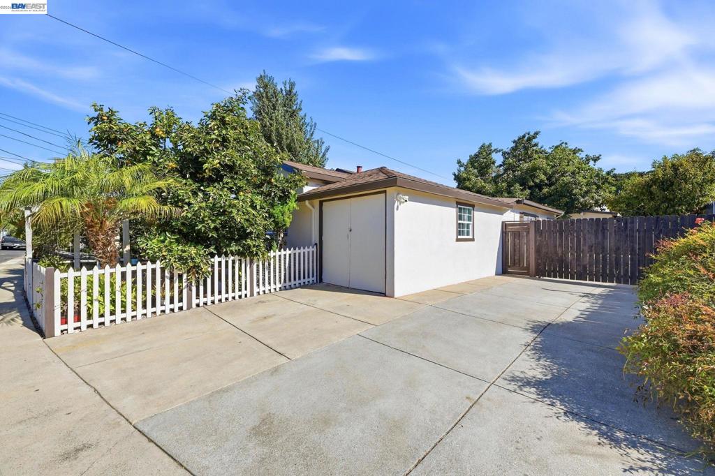 22730 Souza Ct Property Photo 35