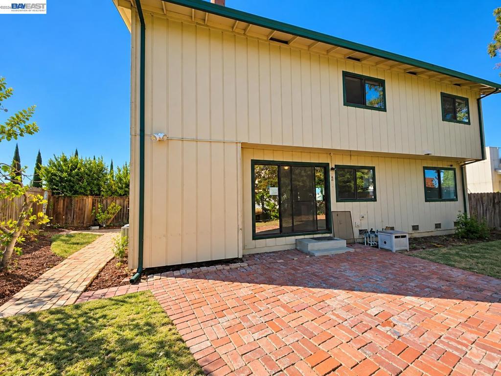 2025 Mendocino Dr Property Photo 7