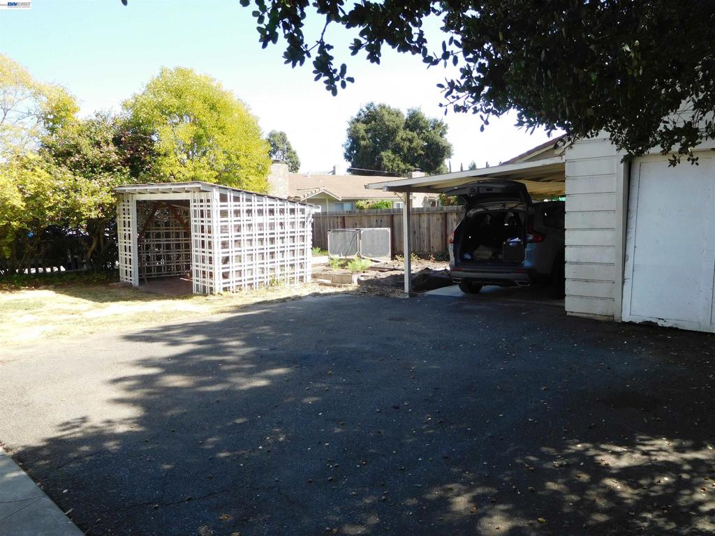 3257 Somerset Ave Property Photo 8