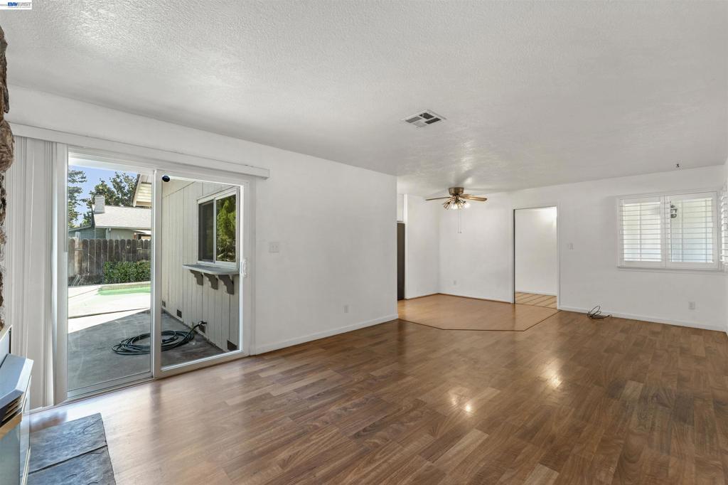 7516 Dorchester Way Property Photo 32