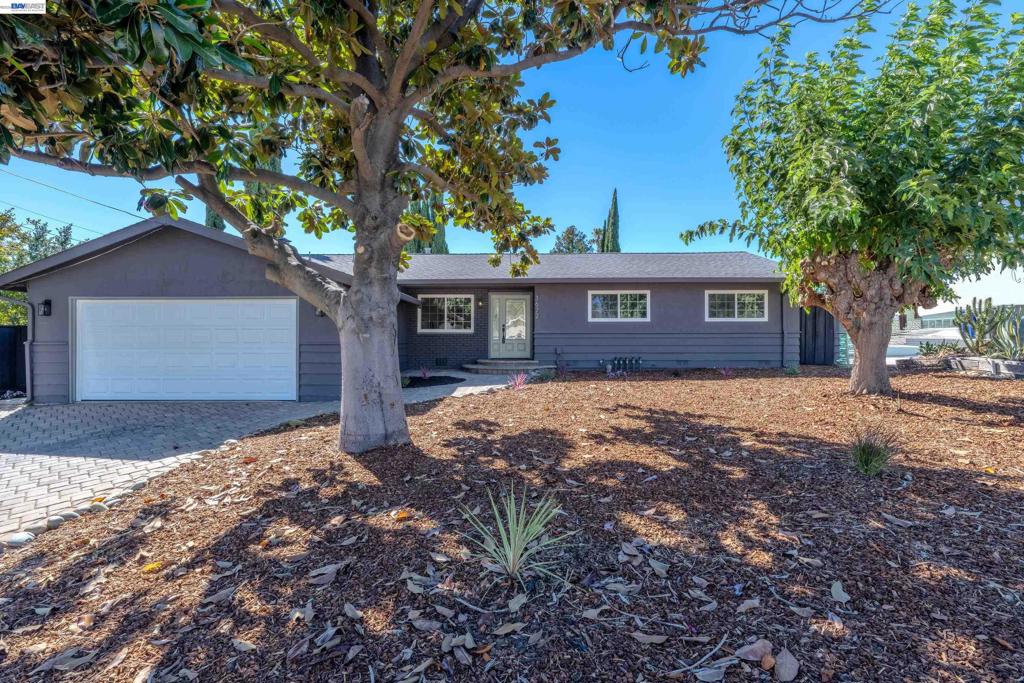 3672 Sanford St Property Photo 1