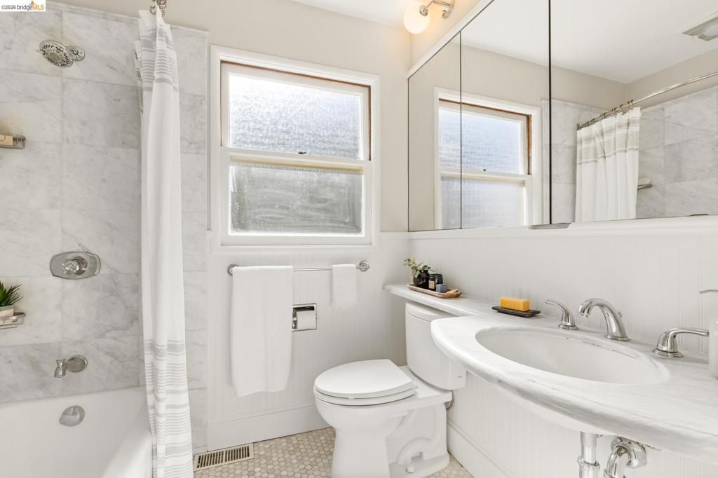 639 Jean St Property Photo 47