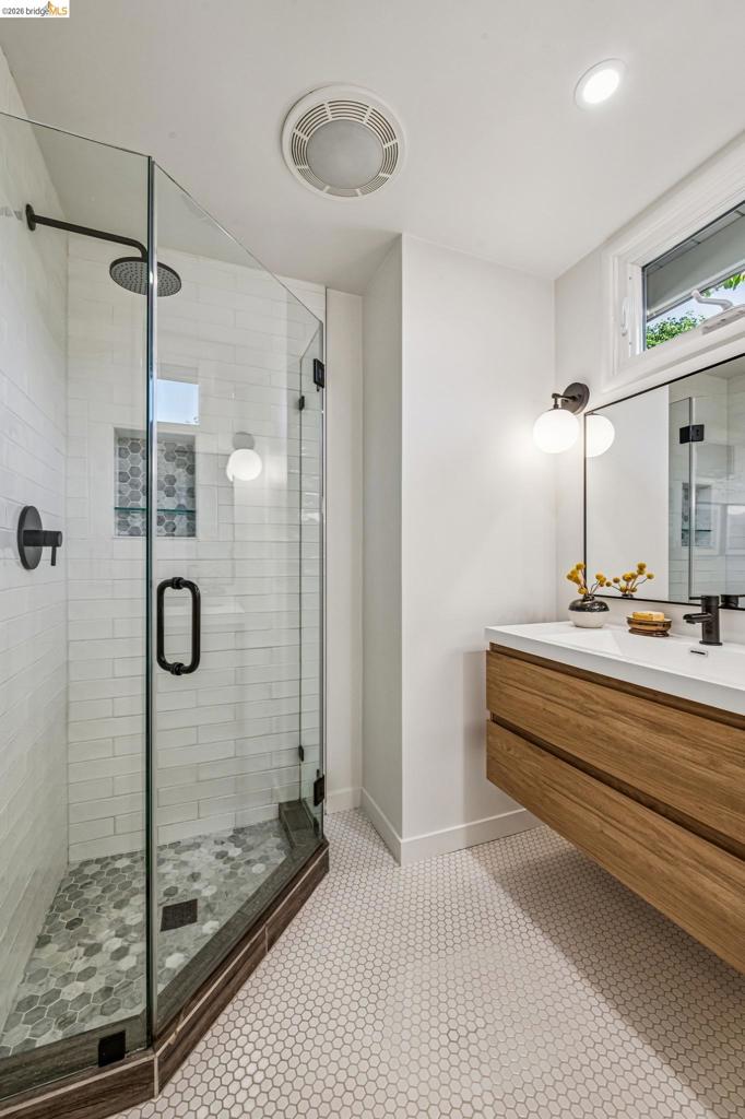 42 Cowper Ave Property Photo 32