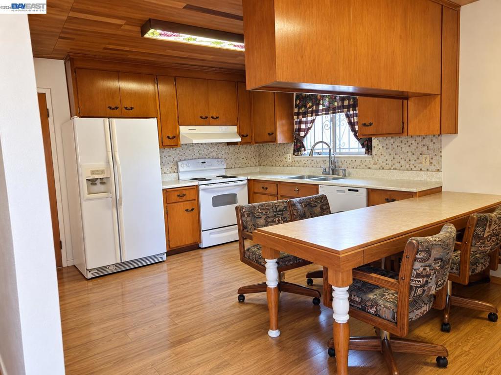230 Flanders Ct Property Photo 4