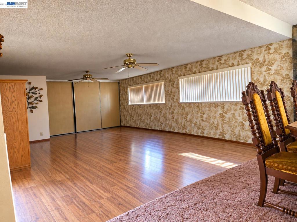 230 Flanders Ct Property Photo 6