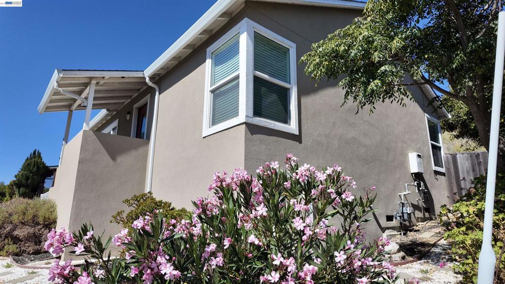 201 Navone St Property Photo 3