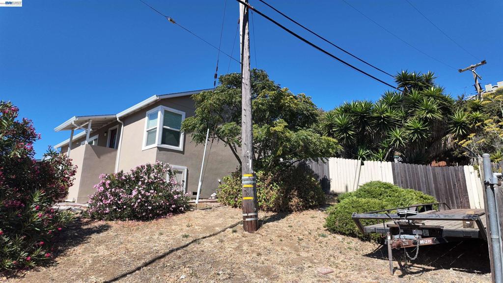 201 Navone St Property Photo 4