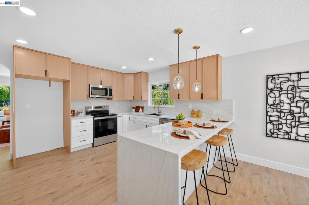 646 Joyce Street Property Photo 14