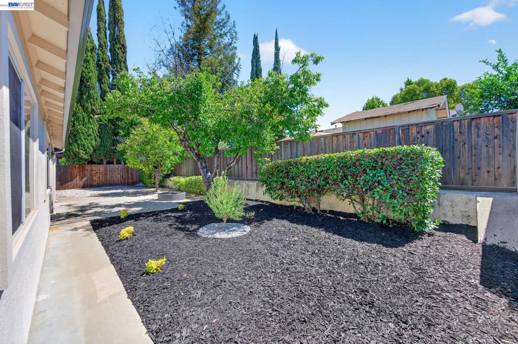 646 Joyce Street Property Photo 31