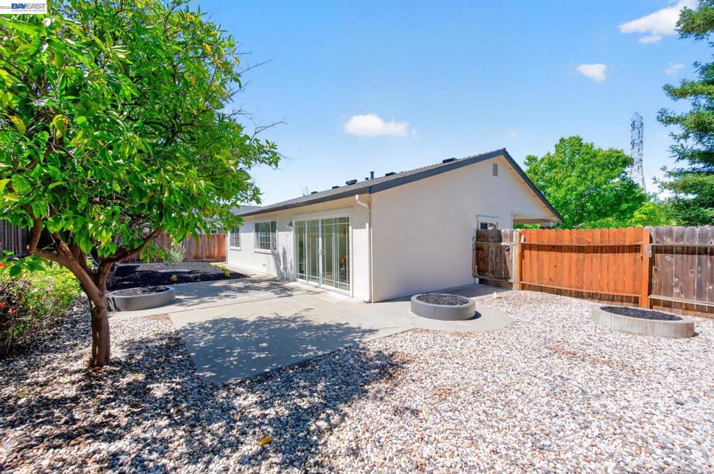 646 Joyce Street Property Photo 33