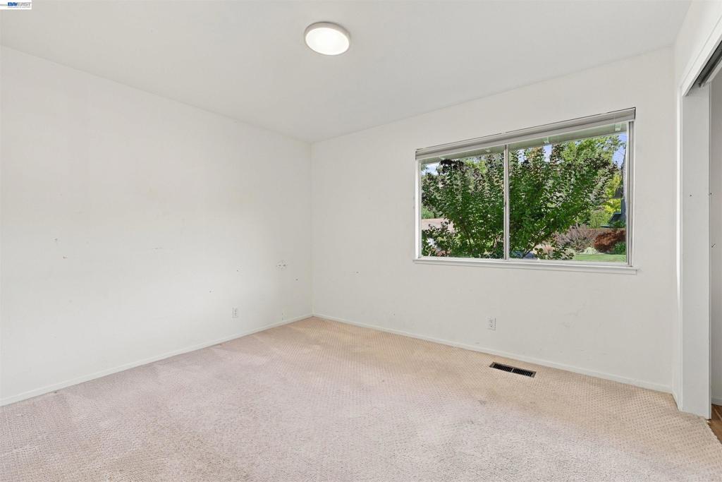11 Ray Court Property Photo 36