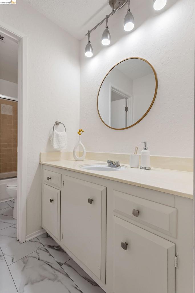 2 Clarewood Mall Property Photo 27