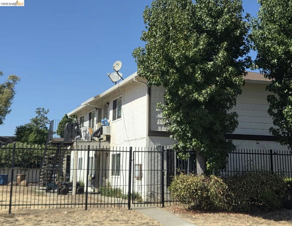 2204 Spanos St Property Photo 2