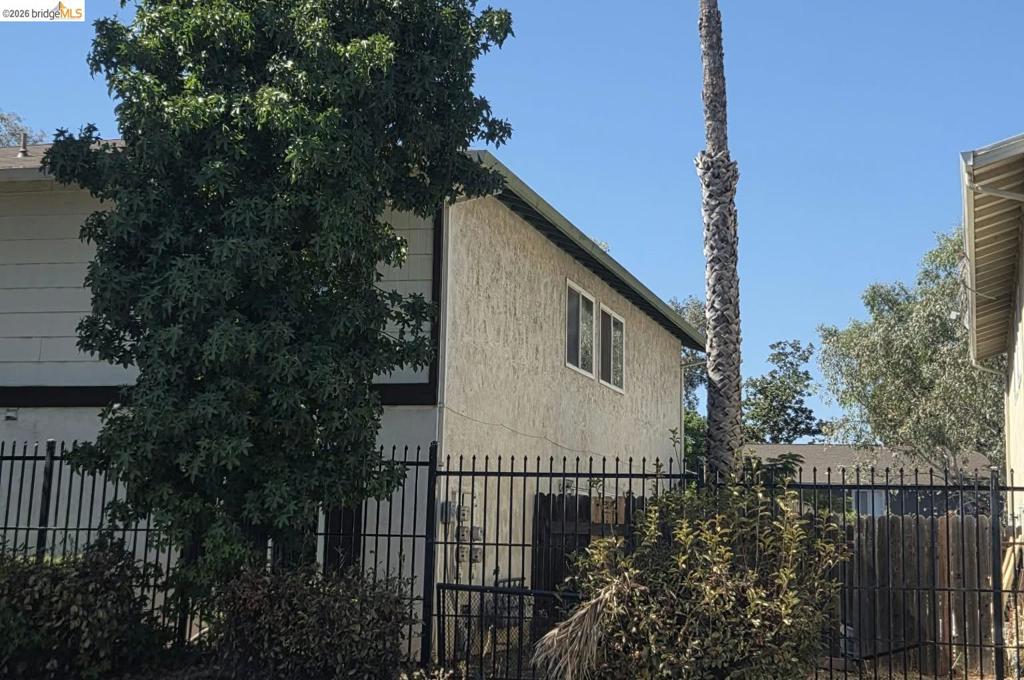 2204 Spanos St Property Photo 3