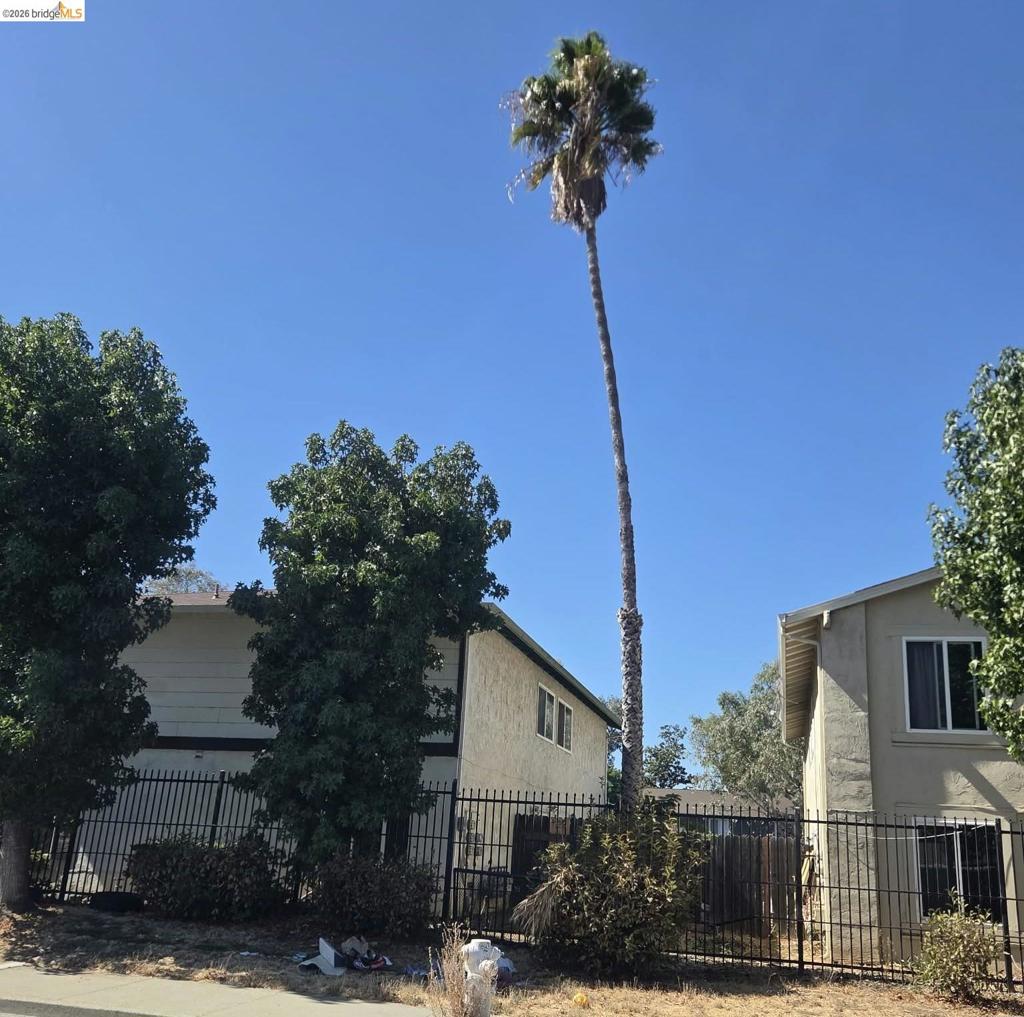 2204 Spanos St Property Photo 4