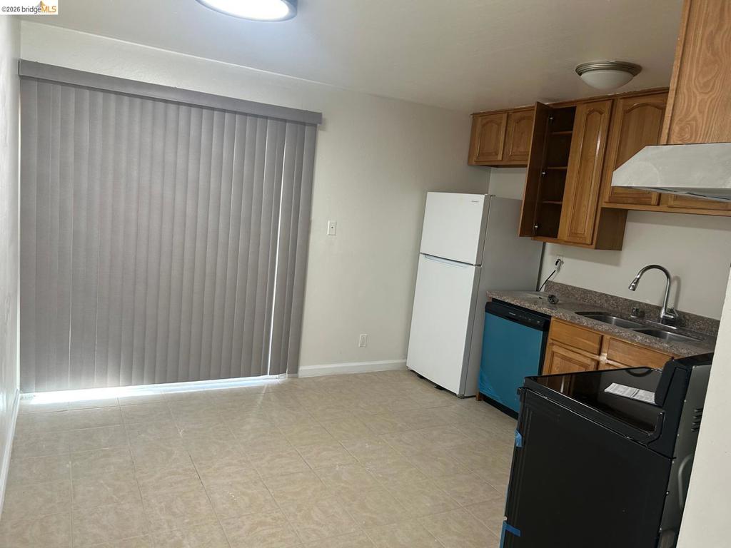 2204 Spanos St Property Photo 7