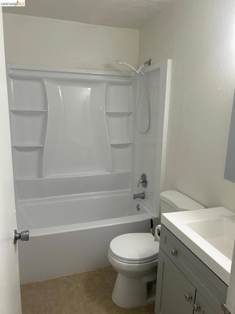 2204 Spanos St Property Photo 14