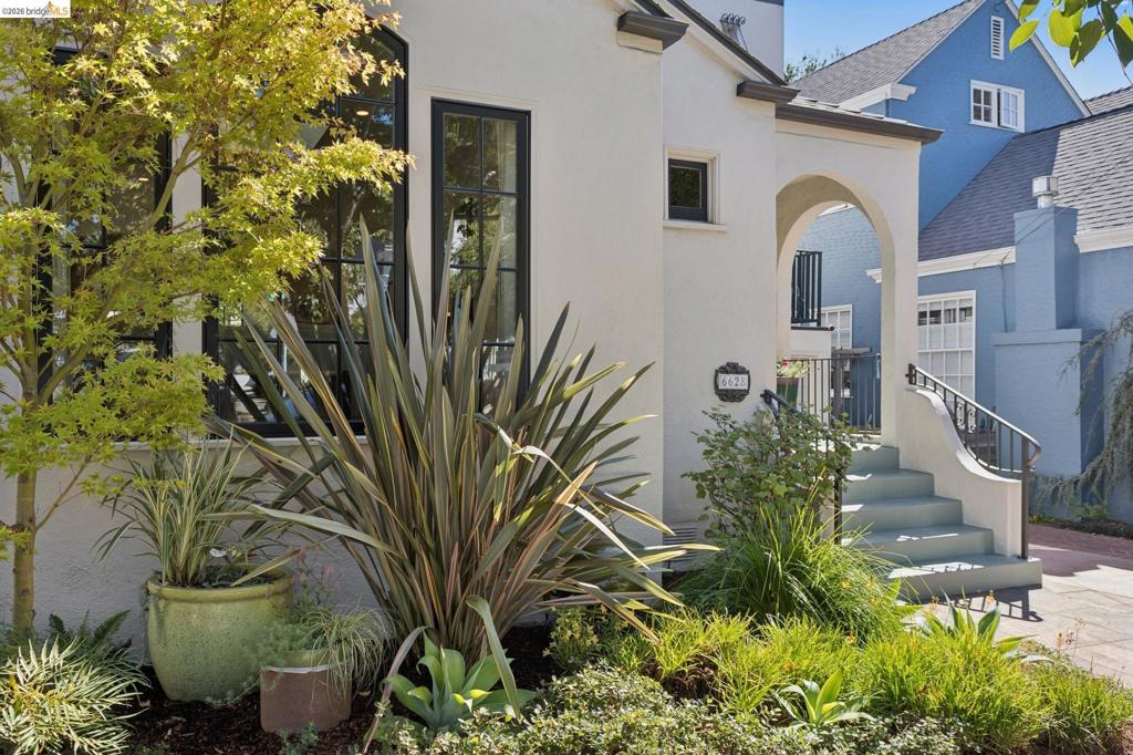 6628 Chabot Rd Property Photo 2