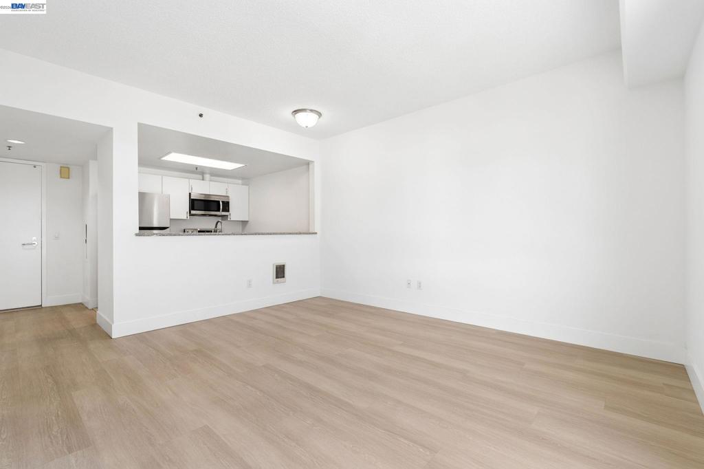 989 Webster Street 546 Property Photo 3