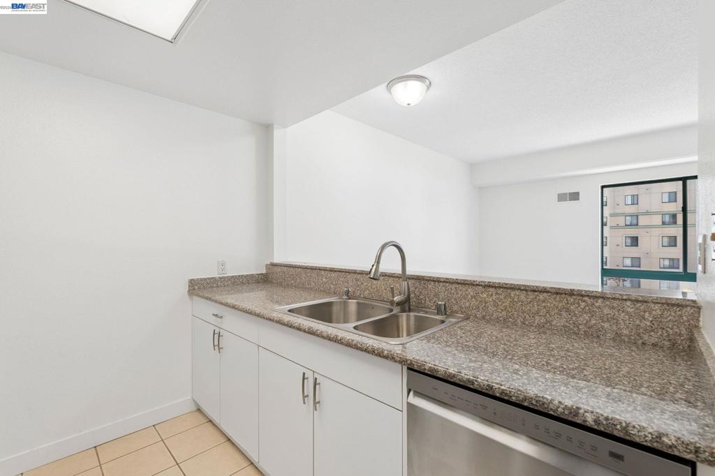 989 Webster Street 546 Property Photo 7