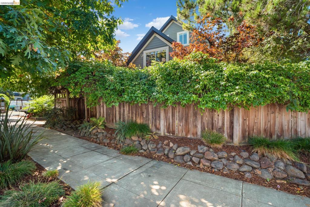 6145 Fremont St Property Photo 3
