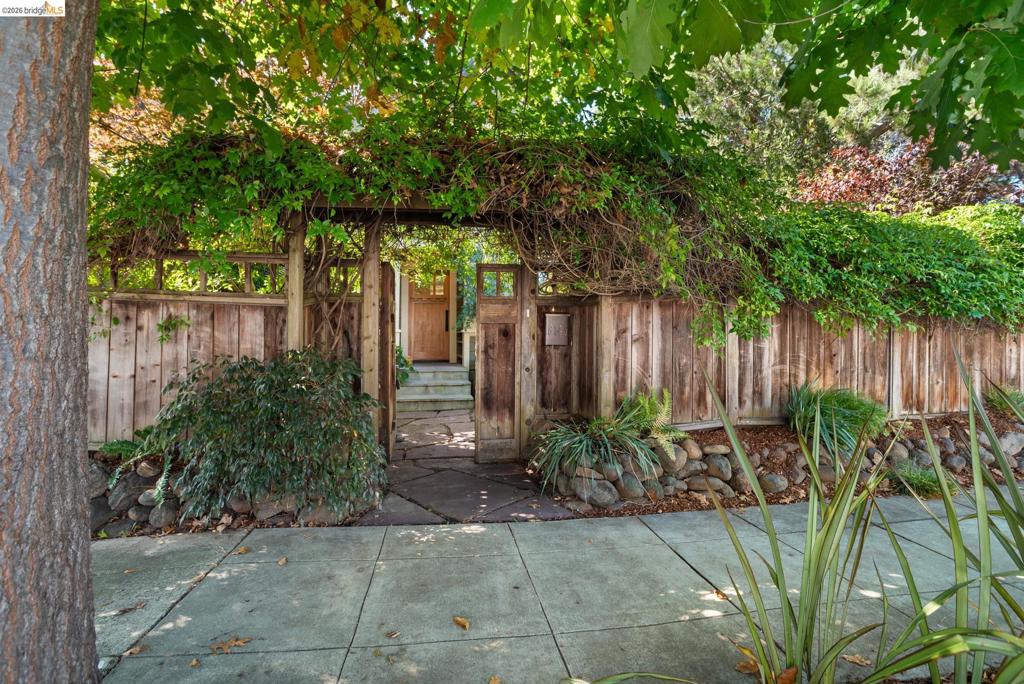 6145 Fremont St Property Photo 4