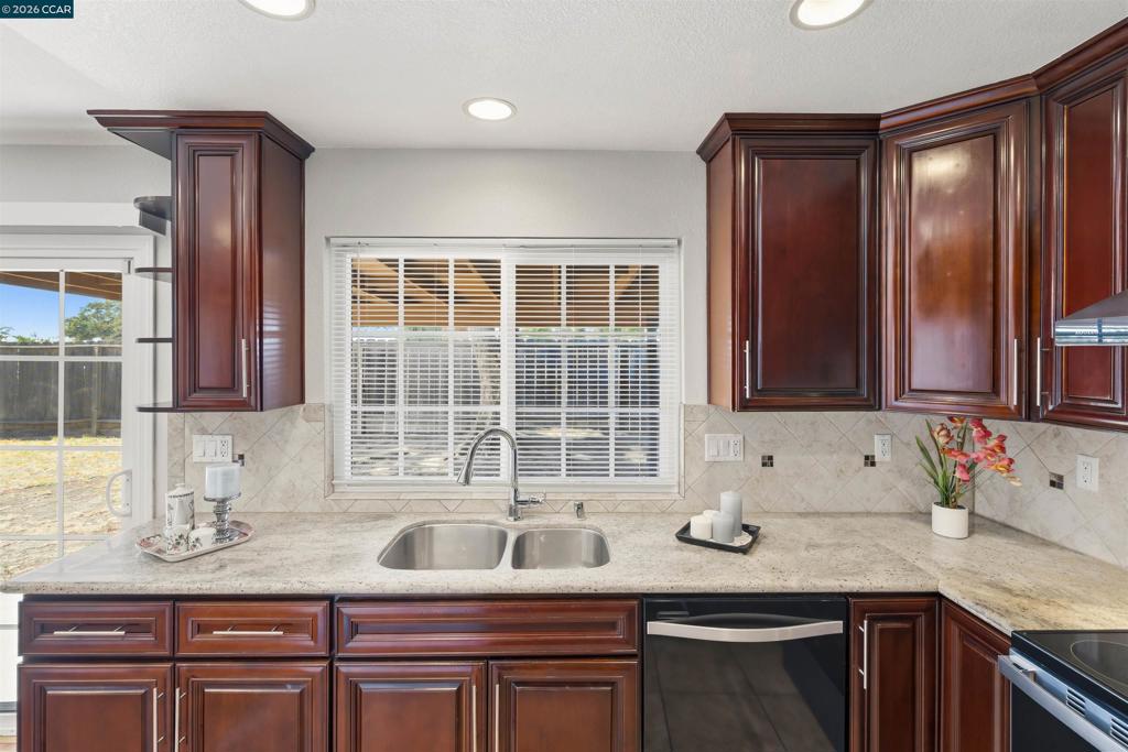 3 Sandalwood Ct Property Photo 7
