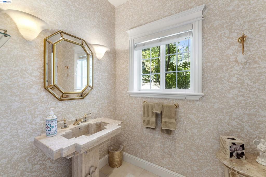 8016 Golden Eagle Way Property Photo 25