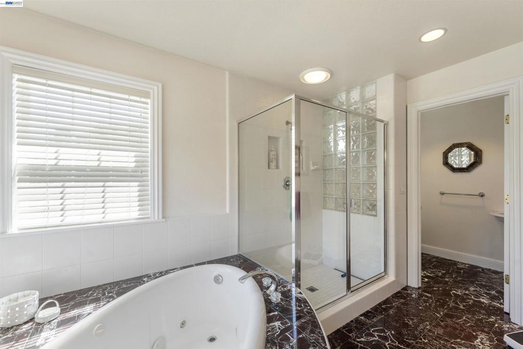 8016 Golden Eagle Way Property Photo 36