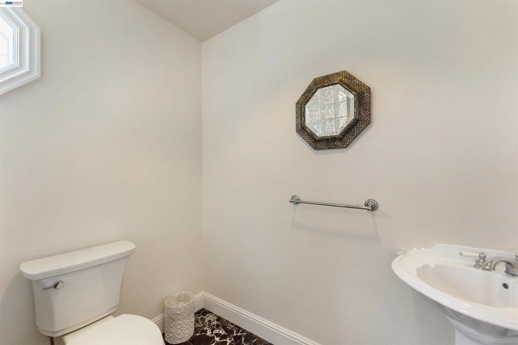 8016 Golden Eagle Way Property Photo 37