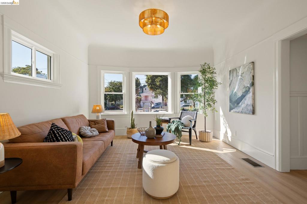 2630 Highland Ave Property Photo 8