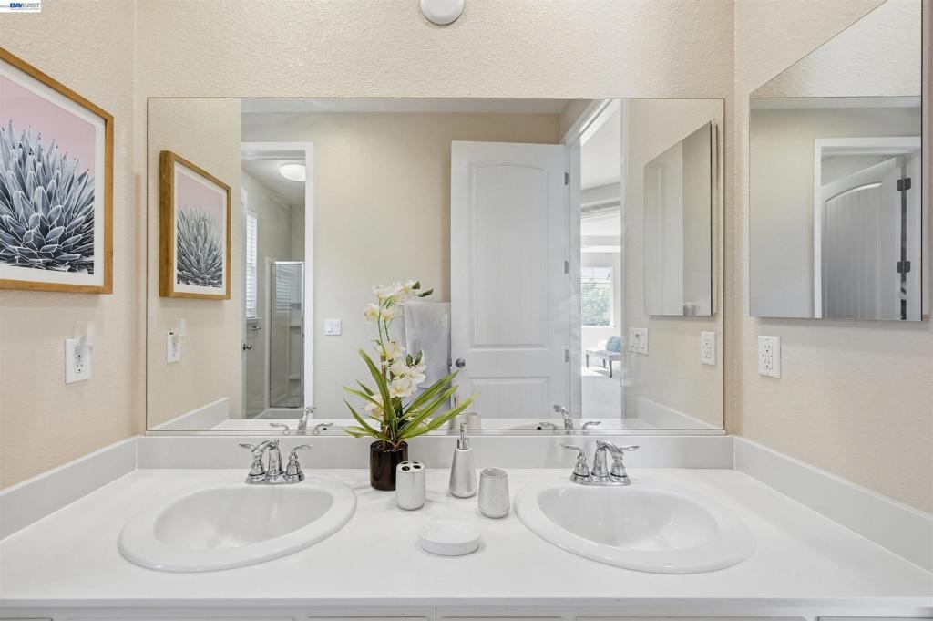 1542 Portofino Dr Property Photo 34