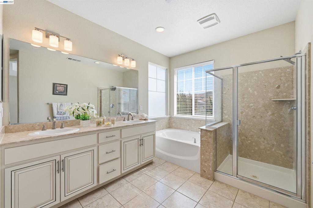 1542 Portofino Dr Property Photo 45
