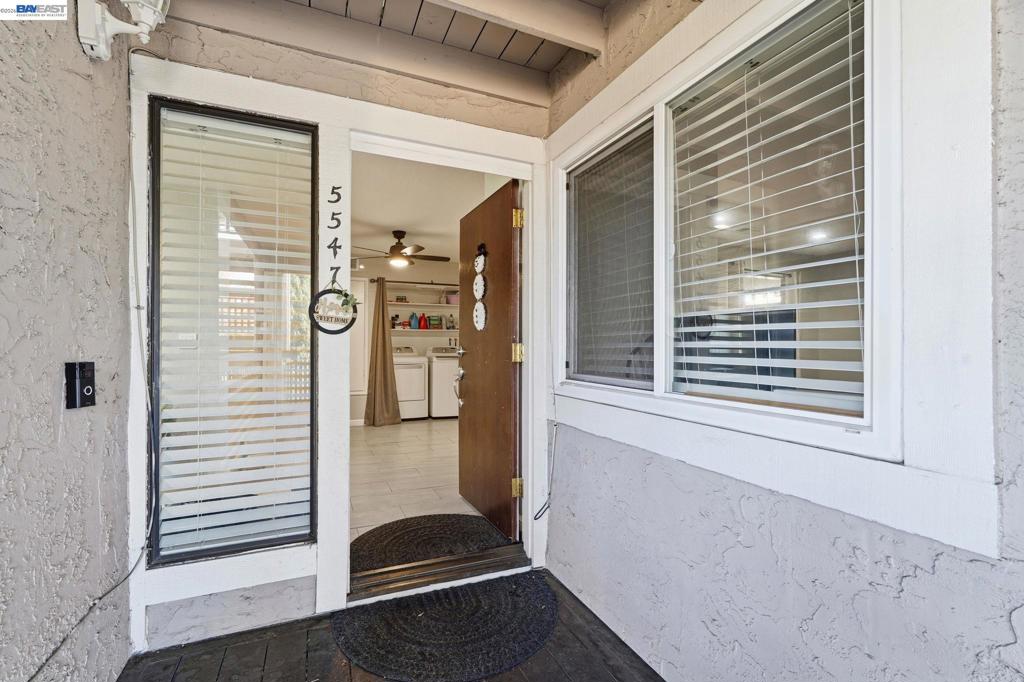 5547 Russo Dr Property Photo 4
