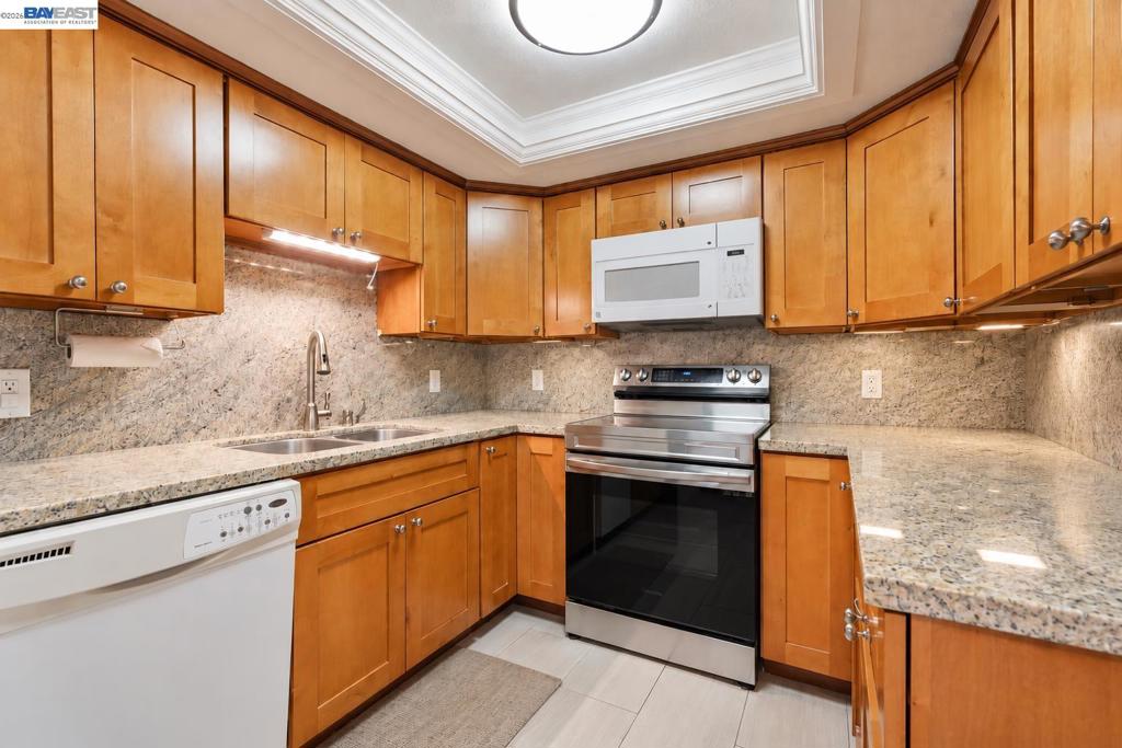 5547 Russo Dr Property Photo 11
