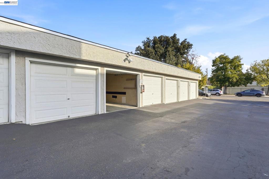 5547 Russo Dr Property Photo 21