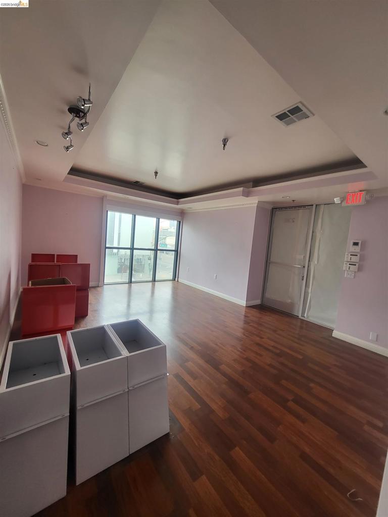 638 Webster St Property Photo 4