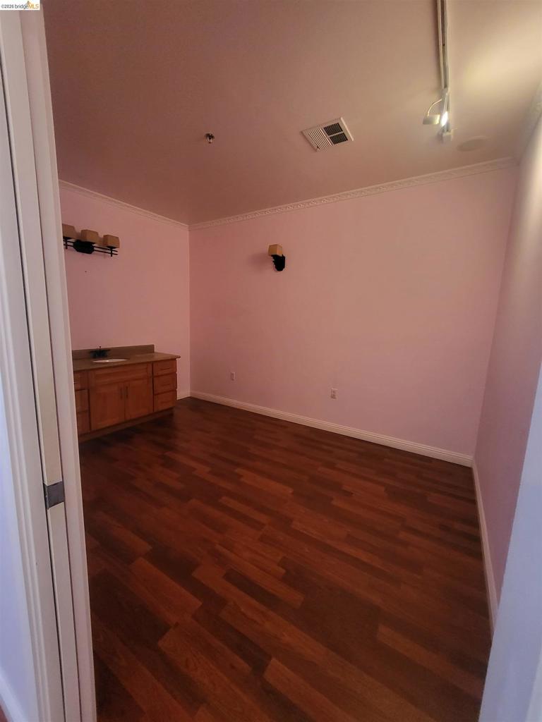 638 Webster St Property Photo 9