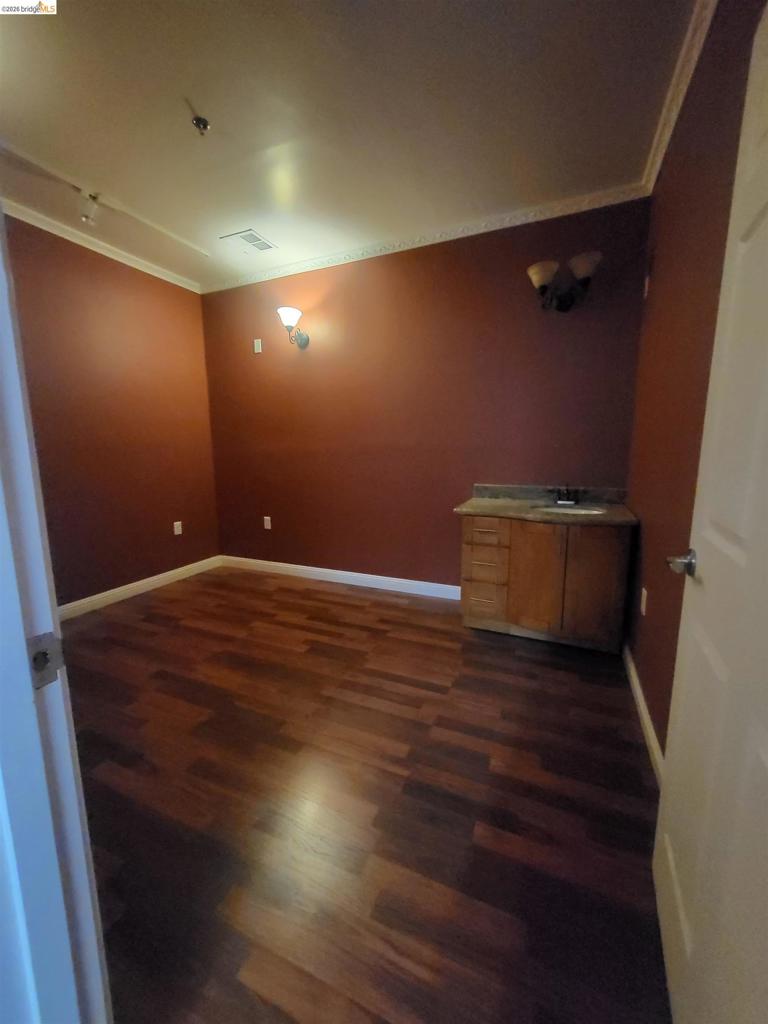 638 Webster St Property Photo 12