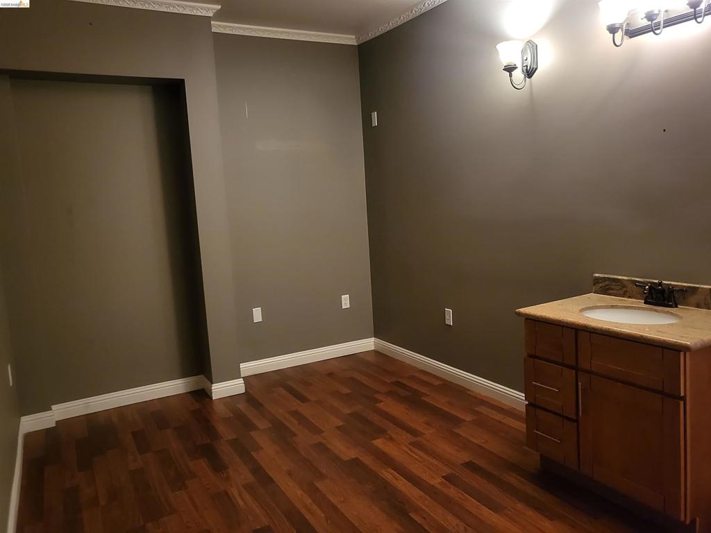 638 Webster St Property Photo 13