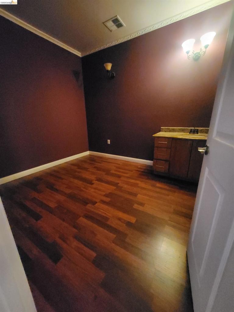 638 Webster St Property Photo 14