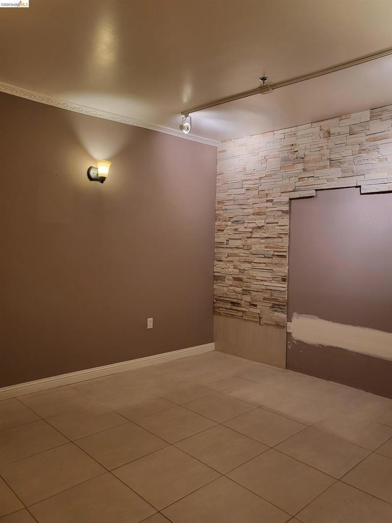 638 Webster St Property Photo 16