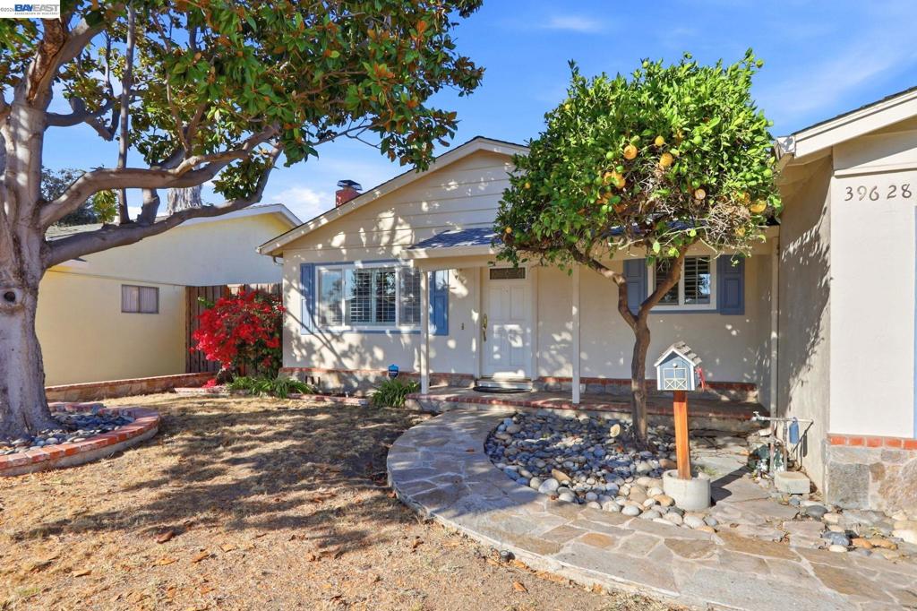 39628 Banyan Tree Rd Property Photo 2