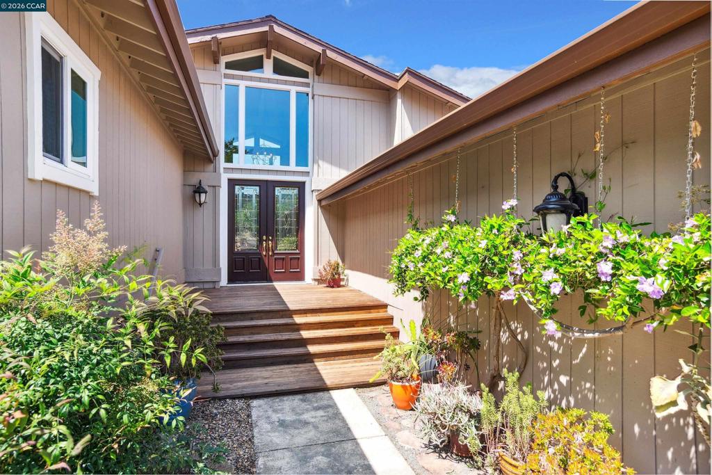 1181 Blue Lake Way Property Photo 3