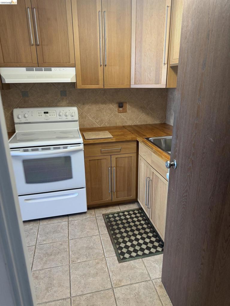 555 Pierce St 1033 Property Photo 8