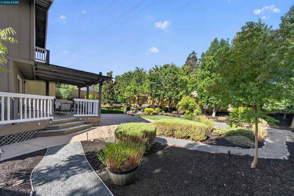 1409 Stonehedge Dr Property Photo 36